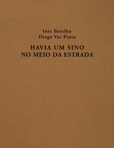 Havia um sino no meio da estrada