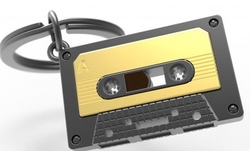LLAVERO METALMORPHOSE CASETTE DOURADO