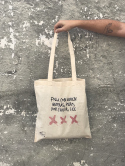 BOLSA FOLLA CON QUIÈN QUIERAS, PERO, POR FAVOR, LEE