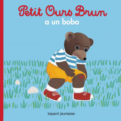 Petit ours brun a un bobo