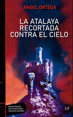 La atalaya recortada contra el cielo