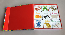 Caja con muchos libros y un puzzle