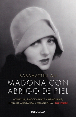 Madona con abrigo de piel