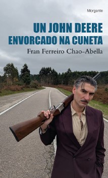 Un John Deere envorcado na cuneta