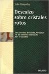 Descalzo sobre cristales rotos