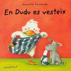 Dudú es vesteix