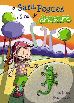 La Sara pegues i l´ou de dinosaure