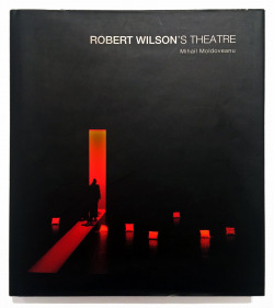 Robert Wilson's theatre. Composition, light and color